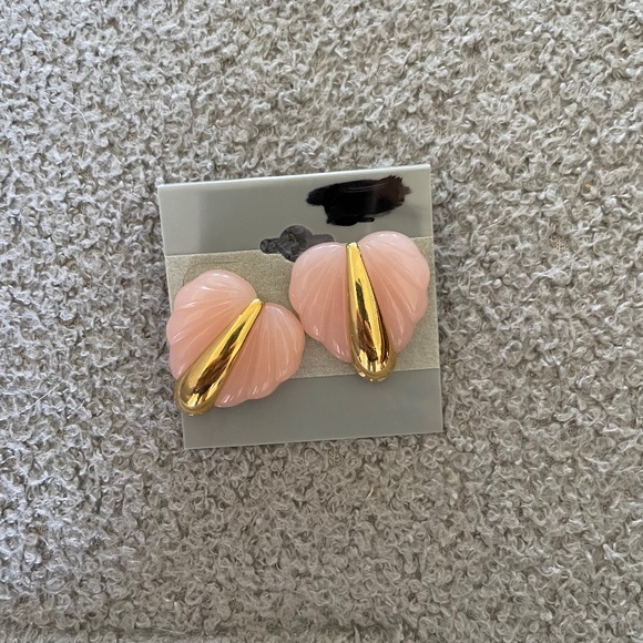 SOLD-Vintage Pink Quartz Heart Leaf Earrings - Picture 1 of 2
